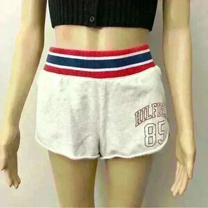 Tommy Hilfiger  shorts with pockets on the side. Size medium.